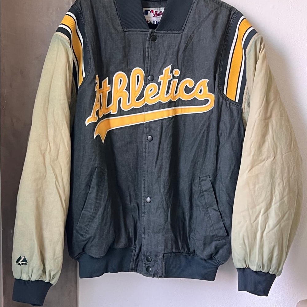Majestic Oakland Athletics Oakland Athletics 80’s rare vintage stadium jacket.
